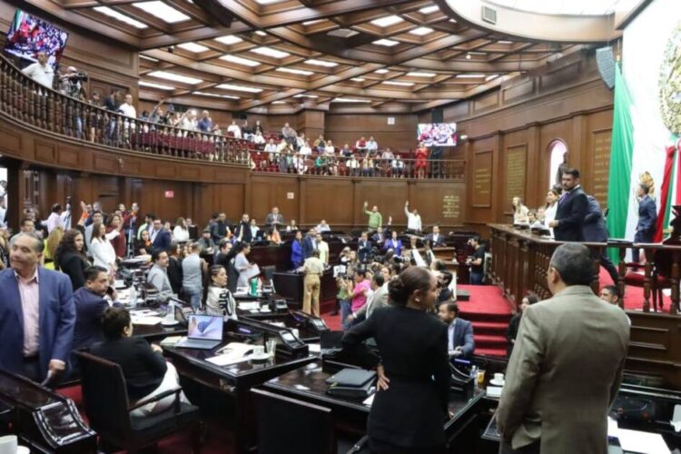 A comisiones la iniciativa para el reconocimiento de término gobernadora en Constitución de Michoacán