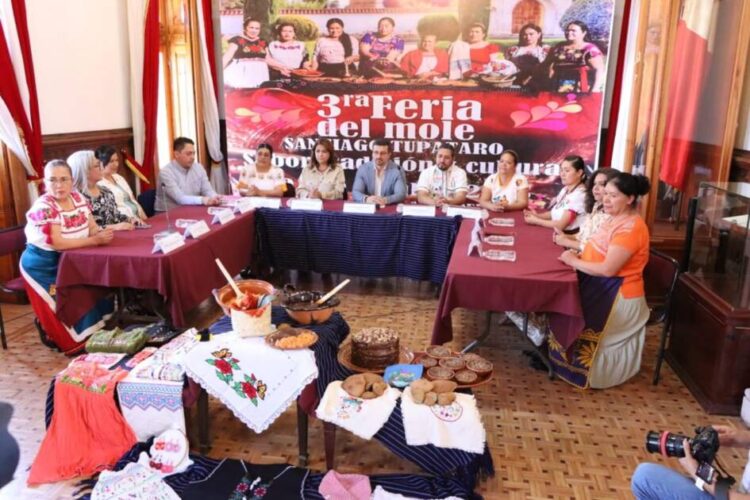 Comisión de Turismo acompaña presentación de la 3ra Feria del Mole en Santiago Tupátaro