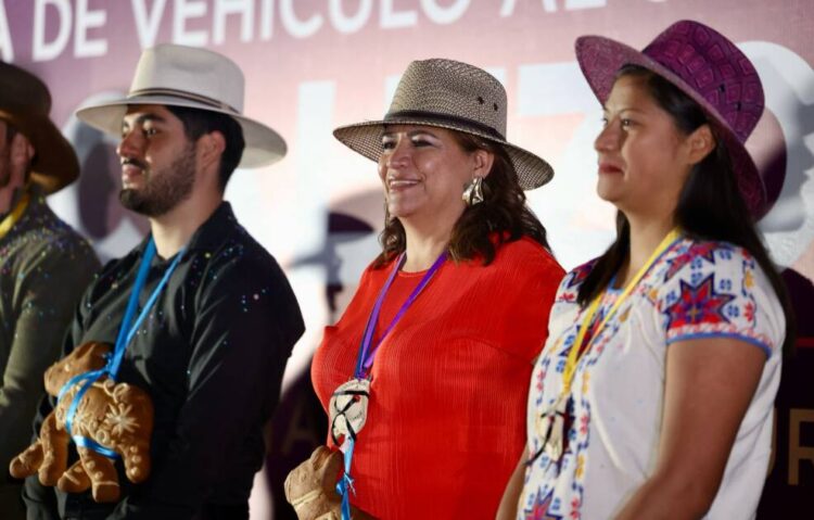 Participa Fabiola Alanís en actividades culturales y sociales de Uruapan