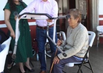 Entrega Julio César Conejo Alejos aparatos funcionales a ciudadanos de Morelos