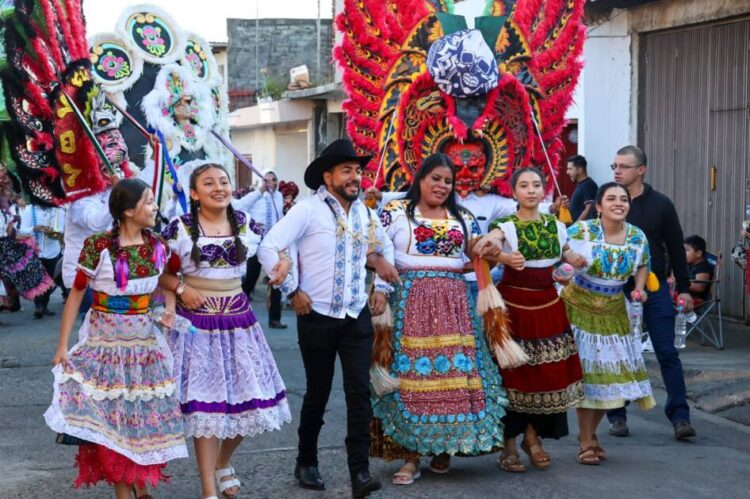 Humberto Jiménez respalda alcalde de Peribán y reconoce por éxito del arranque de la Feria de Domingo de Ramos