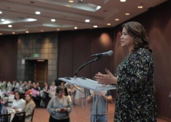 “Es tiempo de mujeres” significa mejorar las condiciones de trabajo: Fabiola Alanís a servidoras públicas de la ASM