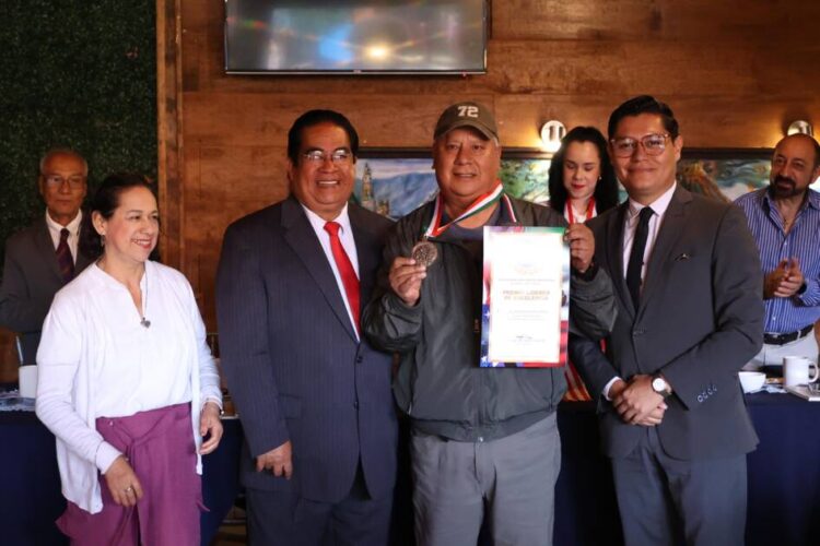 Entrega de los Premios de Excelencia 2025 a destacadas personalidades, por su