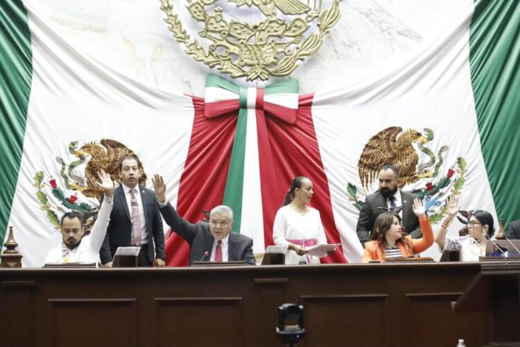 Reconoce 76 Legislatura el término Gobernadora en Constitución Michoacana