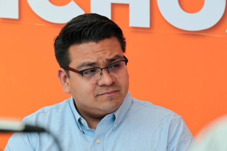 Toño Carreño asumirá la diputación local, como suplente de Víctor Manríquez