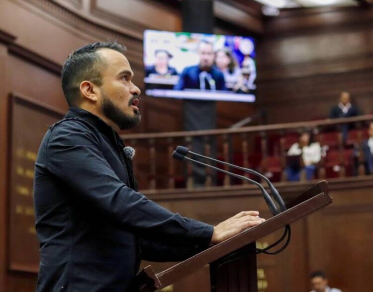 Hugo Rangel advierte vulnerabilidad jurídica en reforma que prohíbe la tauromaquia en Michoacán