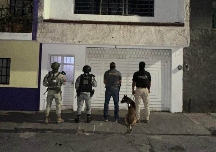 Catea la FGE casa en la colonia Industrial, en Morelia y localizan más de 500 dosis de marihuana