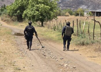 Nuevo enfrentamiento en El Capire de Apatzingán, se aseguraron fusiles y artefacto explosivo