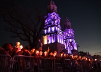 Cierra programa de Semana Santa con espectacular Procesión del Silencio
