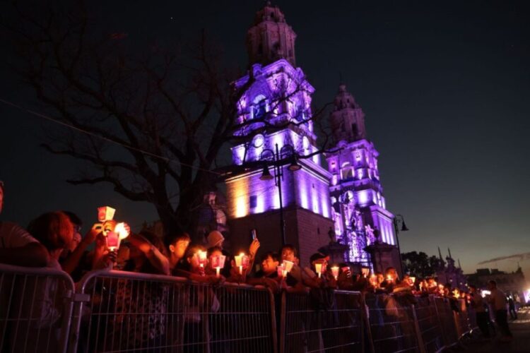 Cierra programa de Semana Santa con espectacular Procesión del Silencio