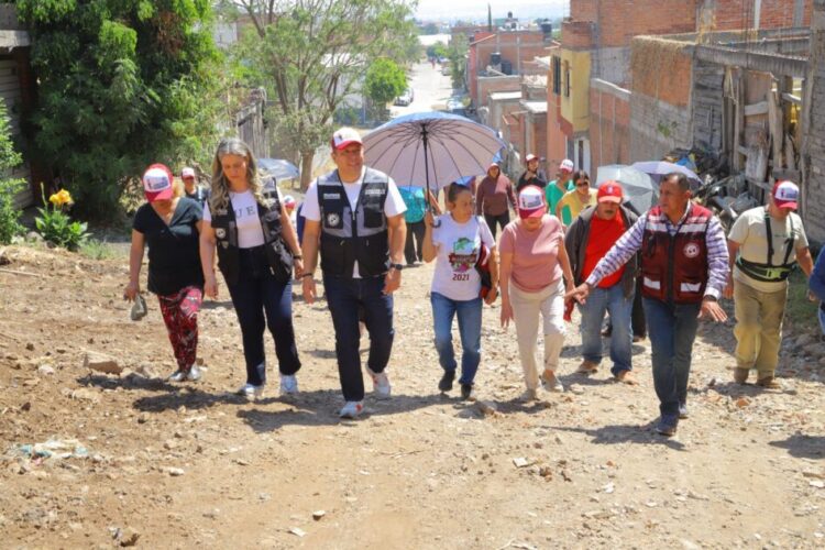 La organización civil Mano a Mano entrega calle rehabilitada