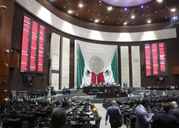 A comisiones de Transparencia y Presupuesto iniciativa presidencial para la simplificación administrativa y eliminar trámites burocráticos