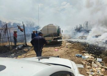 Respuesta inmediata del Ayuntamiento de Morelos, para controlar incendio en basurero municipal