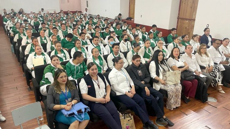 Estudiantes Conalep participan en foro de servicio social de Enfermería