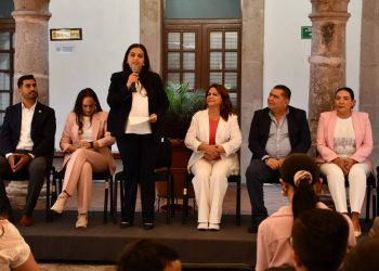 Con develación de placa en Ludoteca del Congreso, se reconoce legado de Rosaura Zapata: Tere Herrera