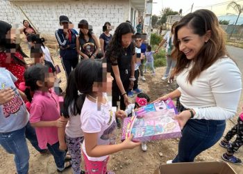 Grecia Aguilar realiza gira por Zitácuaro para convivir con niñas y niños y entrega regalos