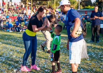 Anuncia Mónica Valdez becas deportivas para niñas y niños en Zacapu