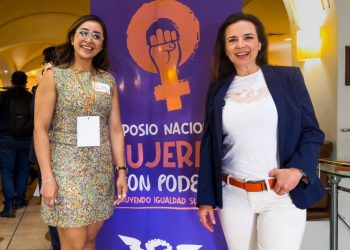 Grecia Aguilar participa en Simposio Nacional de Mujeres con Poder