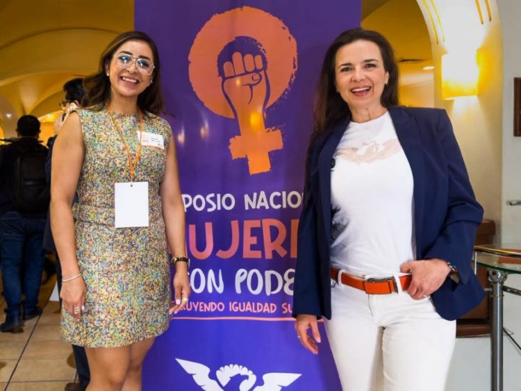 Grecia Aguilar participa en Simposio Nacional de Mujeres con Poder