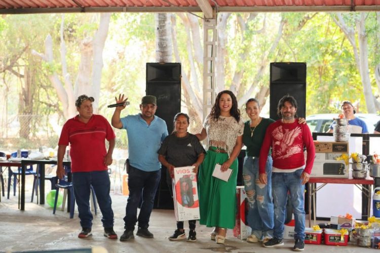 Reconoce Xóchitl Ruiz labor de recolectores de basura en Apatzingán, un ejemplo de compromiso con la comunidad