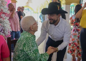 Reconoce Ayuntamiento de Los Reyes a Fundación Ayuda sin Barreras por su apoyo a mujeres con cáncer