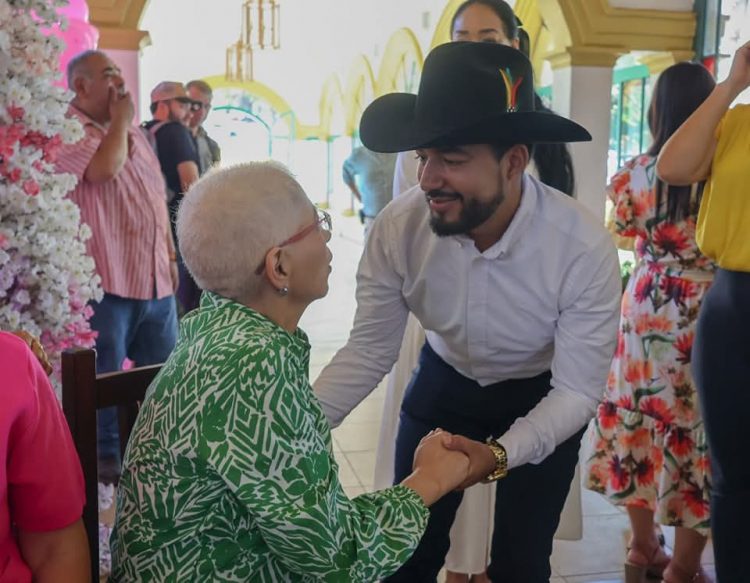 Reconoce Ayuntamiento de Los Reyes a Fundación Ayuda sin Barreras por su apoyo a mujeres con cáncer