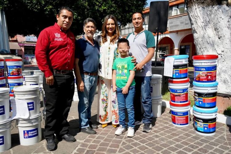 Continúa entrega de materiales a escuelas en Zacapu