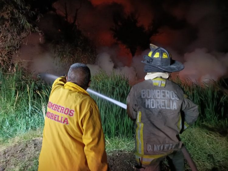 Atiende Bomberos Municipales incendio de pastizal