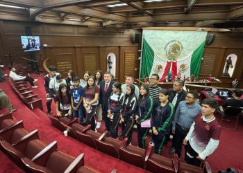 Presenta Vicente Gómez iniciativa para incluir la violencia digital en la Ley de Derechos de NNA