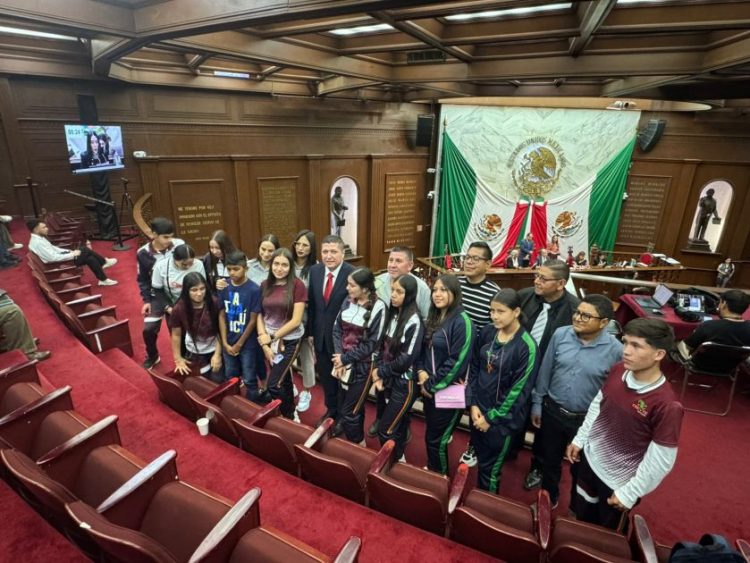 Presenta Vicente Gómez iniciativa para incluir la violencia digital en la Ley de Derechos de NNA