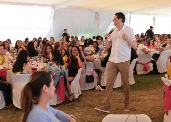 Reconoce Alfonso Martínez a madres trabajadoras del Ayuntamiento como núcleo familiar