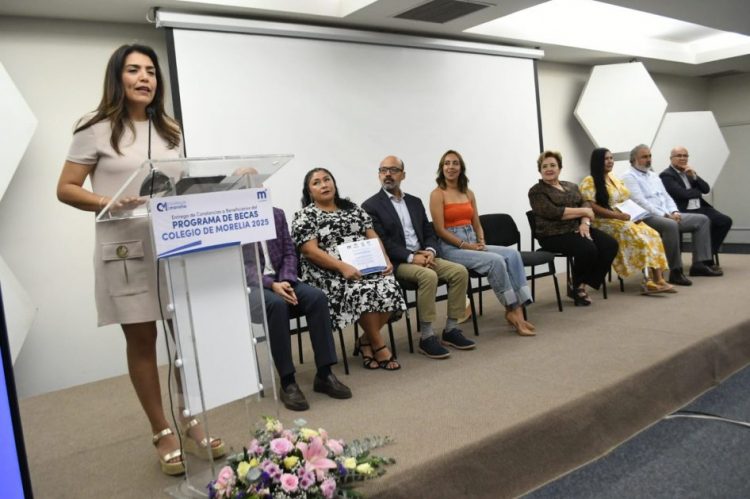 Talento juvenil de Morelia, brilla con entrega de constancias del Programa de Becas 2025