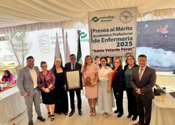 Laura González, galardonada con la presea Adela Velarde Pérez: Conalep