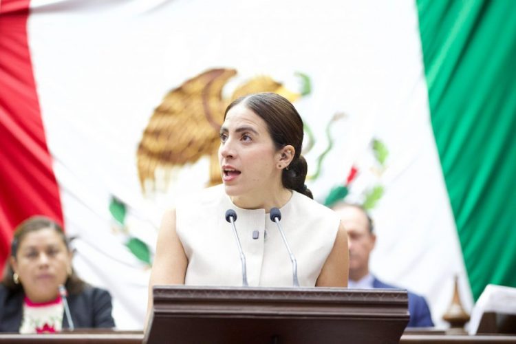 Giulianna Bugarini presenta iniciativa para romper con la misoginia entre mujeres