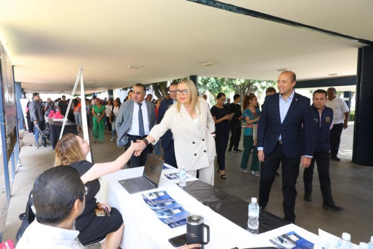 Yarabí Ávila inaugura Feria de Empleo dirigida a estudiantes nicolaitas