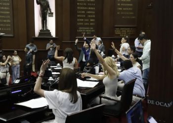 Modifica 76 Legislatura nombre de dos Comisiones de Dictamen
