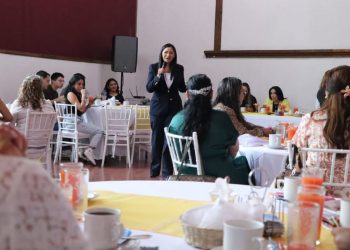 Araceli Saucedo reconoce a mujeres morelianas en celebración por el Día de Las Madres