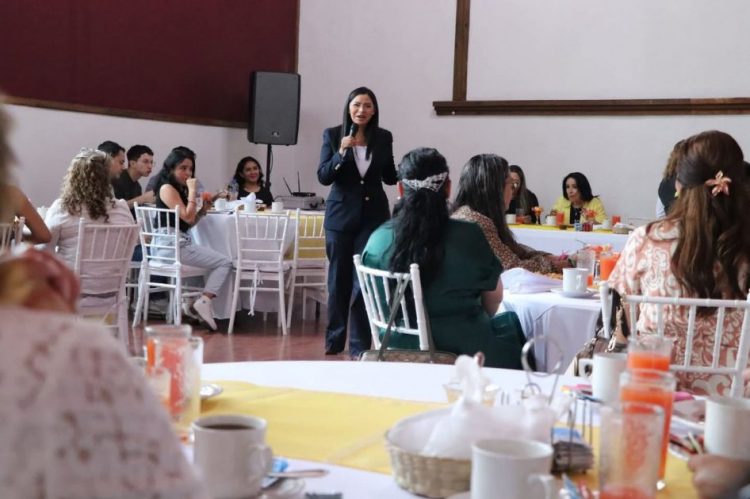 Araceli Saucedo reconoce a mujeres morelianas en celebración por el Día de Las Madres