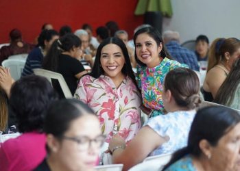 Celebra Adriana Campos con mamás de Jacona el Día de las Madres