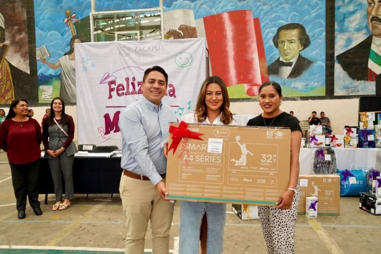 Gobierno de Zacapu celebra el Día del Maestro con reconocimiento y gratitud