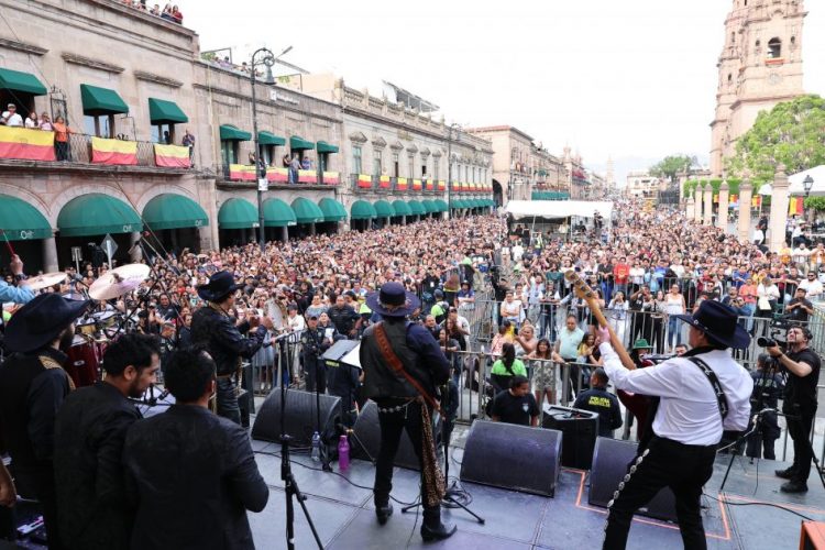 Con Los Felinos, inicia el magno concierto para celebrar a Morelia
