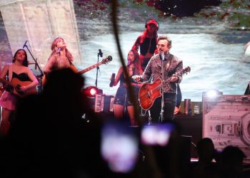 Aleks Syntek pone a bailar a Morelia en concierto de 484 Aniversario