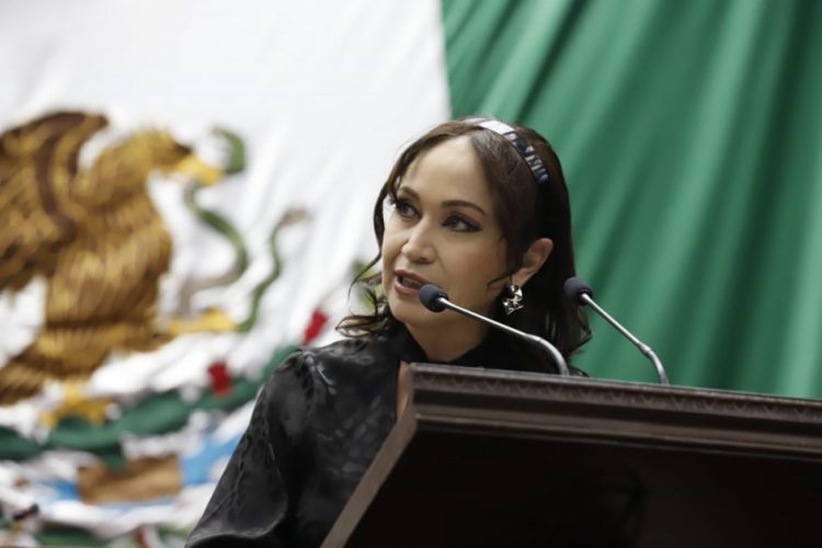 Itzé Camacho presenta iniciativa para fortalecer la planeación municipal en Michoacán