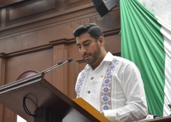 Presenta Poncho Chávez iniciativa para brindar educación a mujeres víctimas de violencia