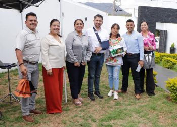 Alma Mireya González rinde homenaje a maestras y maestros de Quiroga por su vocación y compromiso
