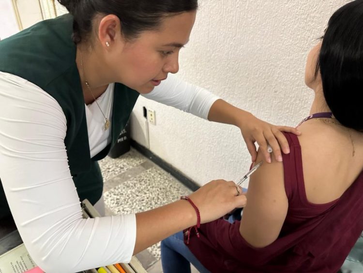 Llama el IMSS Michoacán a la población en general a completar sus esquemas de vacunación