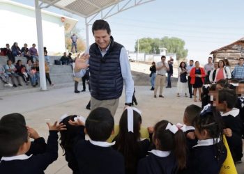 Ha entregado 11 techumbres, gobierno de Alfonso Martínez a escuelas y centros comunitarios