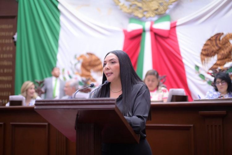 Que se implemente Programa de Apoyo a Madres con Cáncer gratuito en Michoacán propone al pleno la diputada Adriana Campos Huirache