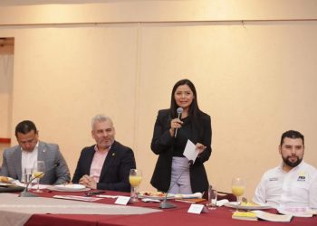 Araceli Saucedo se reúne con Gobernador y autoridades locales del PRD, acuerdan fortalecer desarrollo municipal