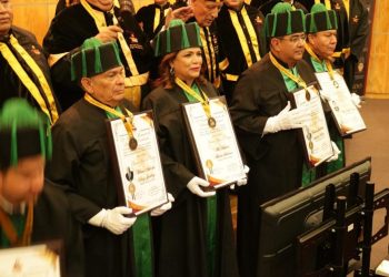 Reconocen trayectoria política y social de Fabiola Alanís